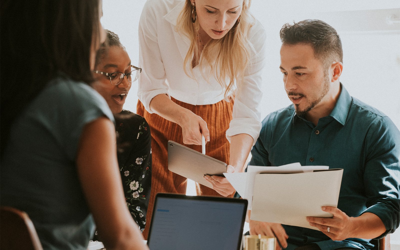 Takım çalışmasının başarıyı çoğalttığına inanıyoruz.